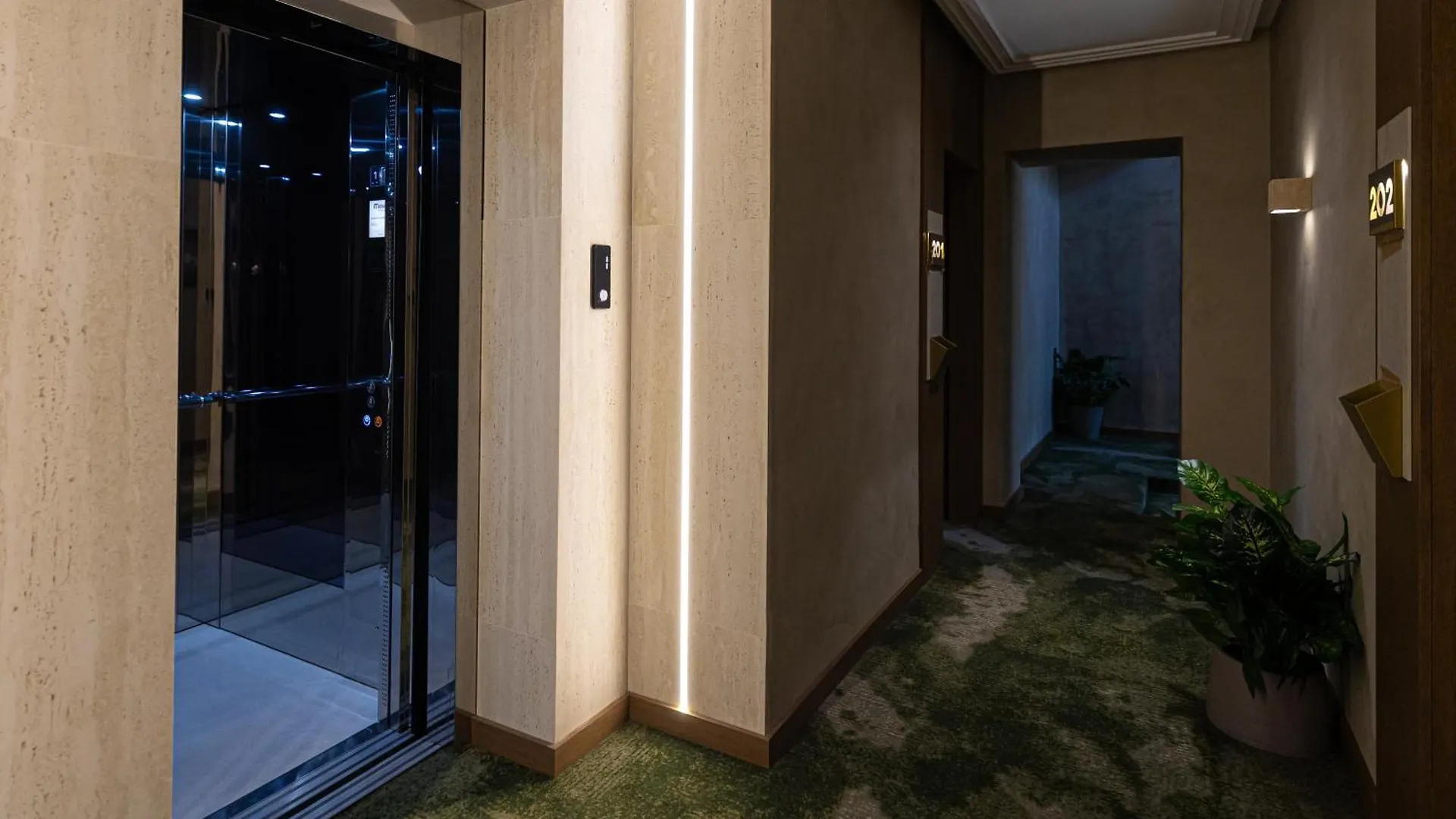Sazani Hotel Vlorë 4*,